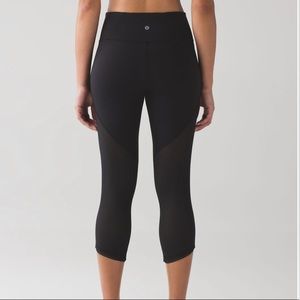 EUC Lululemon Deep Breath Crop in Black